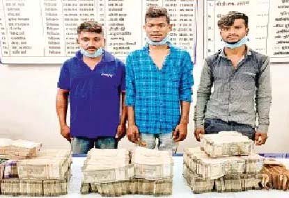 67 लाख की चोरी, तीन हिस्से किए, रकम यहां-वहां ऐसे छिपाये जैसे रद्दी कागज हो, तीनों बदमाश पकड़े गए