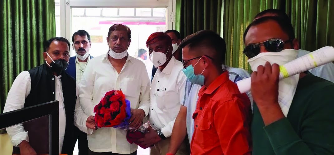 राजनांदगांव: प्रभारी मंत्री अकबर से मिले जिला बस मिनी बस ऑपरेटर संघ