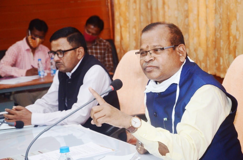 दलहन, तिलहन के साथ फल-सब्जियां और नगदी फसलों को दें बढ़ावाःकमिश्नर श्री चुरेन्द्र