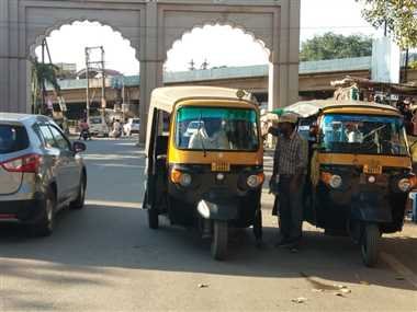 बिना यूनिक नंबर के शहर में फर्राटे भर रहे आटो