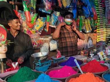 कोरोना का असर, होली बाजार बेरंग