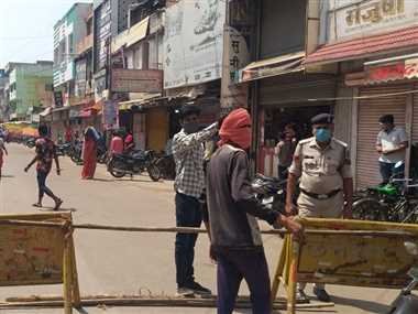 आधा बाजार कंटेनमेंट, फिर डराने लगा कोरोना