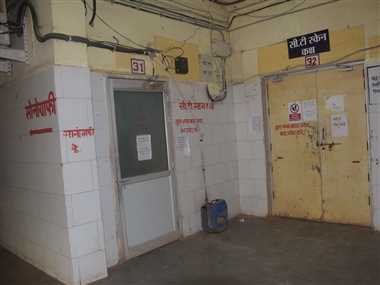 मेडिकल अस्पताल की सीटी स्कैन मशीन खराब, 900 की जांच 4000 में बाहर कराने को मजबूर मरीज