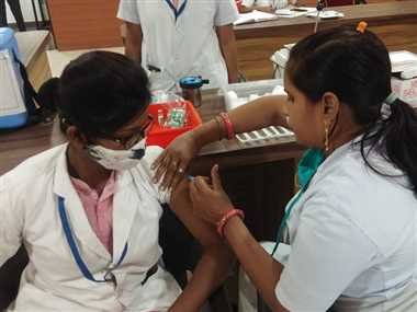 संकट से बचाने को आए 20 हजार टीके
