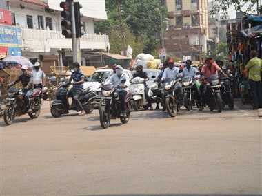 चक्रवाती घेरा से ठंडा पड़ा मौसम का मिजाज