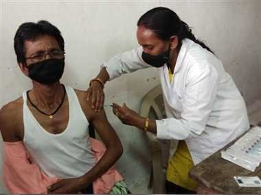 गांव आगे, शहर में पिछड़ रहा टीकाकरण