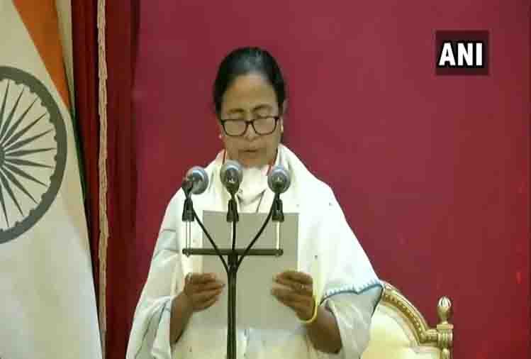 कोरोना महामारी के चलते सादे समारोह में ममता बनर्जी ने ली शपथ, तीसरी बार बनीं सीएम