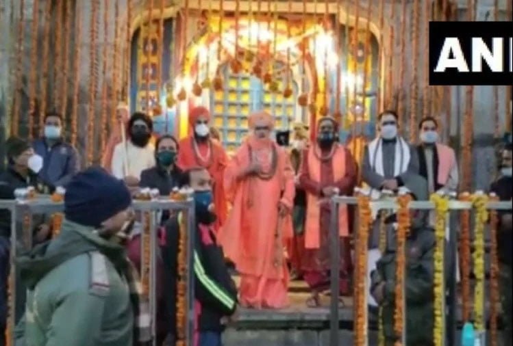 शुभ मुहूर्त में खुले कपाट, प्रधानमंत्री नरेंद्र मोदी के नाम से की गई पहली पूजा