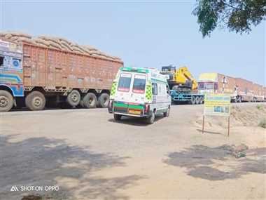 लाकडाउन के बाद भी घंटों जाम में फंसी रही एंबुलेंस