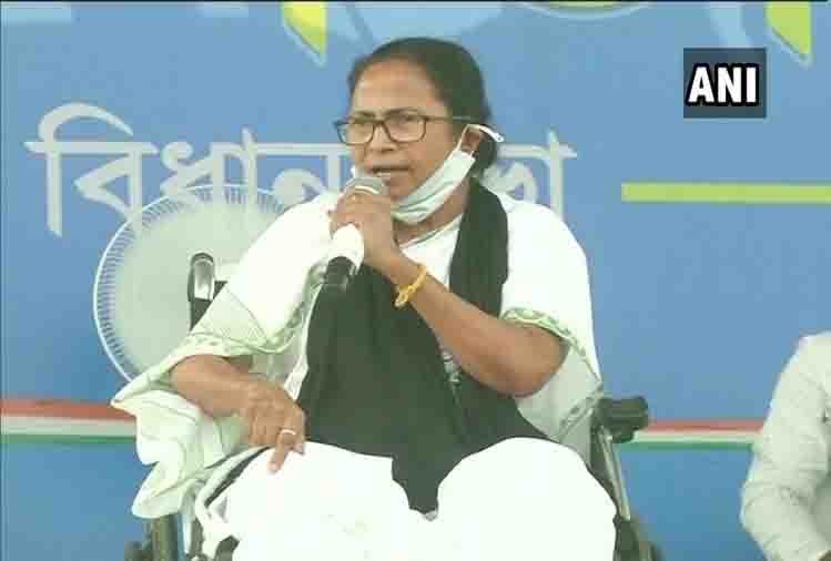 ममता का केंद्र पर तीखा हमला, कहा- जनता का फैसला मानें और हमें काम करने दें