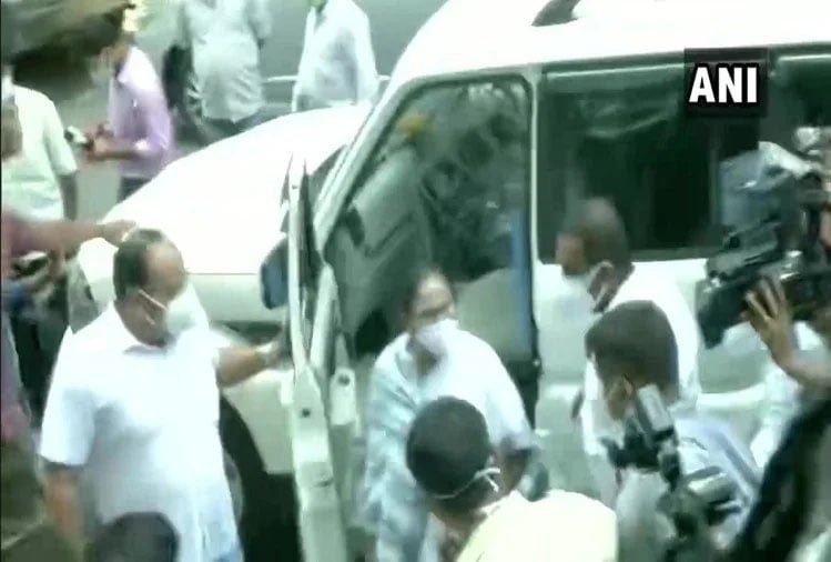 दो मंत्री समेत टीएमसी के चार नेता गिरफ्तार, नाराज ममता बोलीं- मुझे भी गिरफ्तार कीजिए