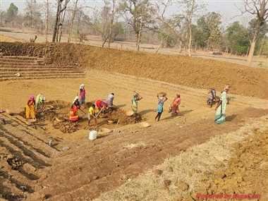 संकट में मिल रहा है मनरेगा का साथ, 62 हजार ग्रामीण रोजगाररत