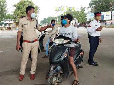 लाकडाउन में बेवजह घूमने निकलने वालों के खिलाफ कार्रवाई