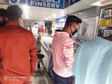 मनाही के बाद भी खुल रहीं प्रतिबंधित दुकानें