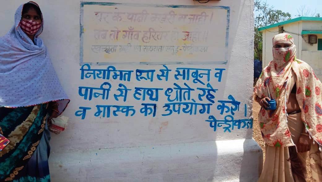 बिहान समूह की अनोखी पहल – वैक्सीनेशन के लिए घर-घर जाकर कर रही ग्रामवासियों को प्रेरित