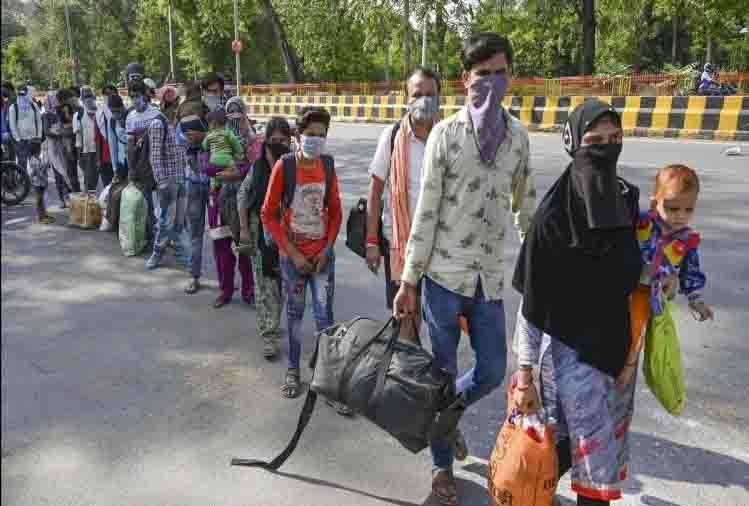 महामारी से एक साल में लाखों लोग बेरोजगार, गरीबी रेखा की चपेट में आई बड़ी आबादी