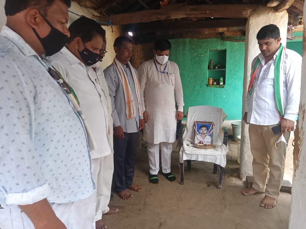 डोंगरगढ़ विधानसभा क्षेत्र में कोरोना से मृतक के परिवार से मिले विधायक भुनेश्वर बघेल
