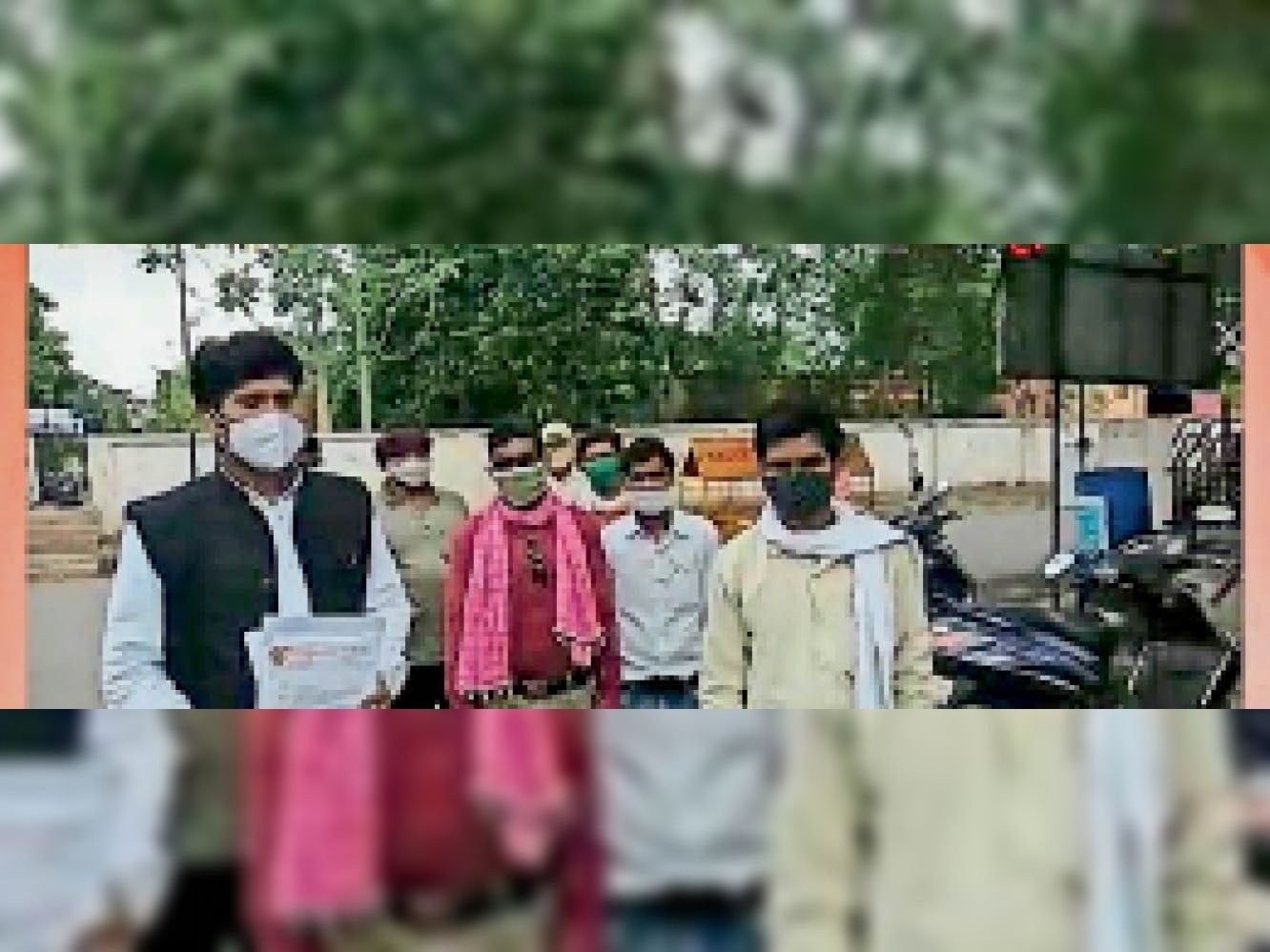 स्थाई कनेक्शन के नाम पर किसानों से अवैध वसूली, क्लर्क की शिकायत