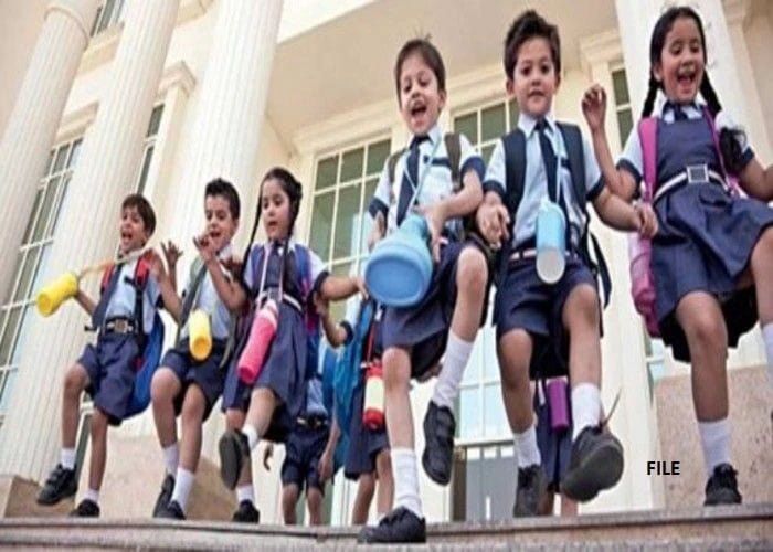 बच्चों के लिए नहीं शिक्षकों के लिए आज से खुलेंगे स्कूल, घर बैठे लगेगी ऑनलाइन क्लास