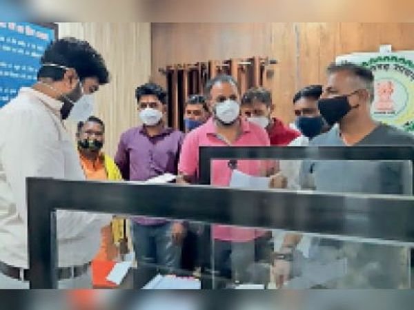 आवंटन में गड़बड़ी, पात्र लोगों को नहीं मिली दुकानें, इसकी जांच हो