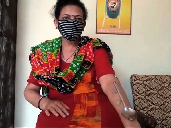 वैक्सीनेशन के बाद मैग्नेट की तरह काम कर रहा शरीर; चिपकने लगे हैं सिक्के और स्टील के बर्तन, हाथ हिलाने पर भी नहीं गिरते