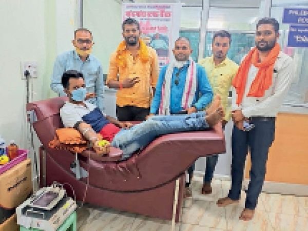 कॉलेज ग्रुप से बनी ऐसी टीम, जन्मदिन पर पार्टी नहीं, करते हैं रक्तदान