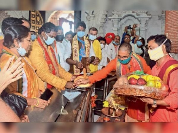 मां बम्लेश्वरी के दरबार में लगाई हाजिरी, प्रभारी मंत्री बोले- विकास की गाथा लिखने खाका तैयार