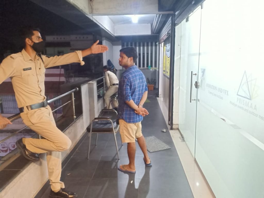 व्यापारी के ठिकानों पर इनकम टैक्स का छापा,जाने मकान से मिले कितने करोड़ कैश