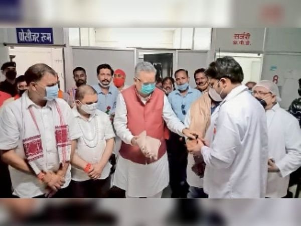 कांग्रेस, भाजपा नेताओं ने डॉक्टरों का किया सम्मान, कहा- कोरोनाकाल में इन्होंने ही बचाई लोगों की जान