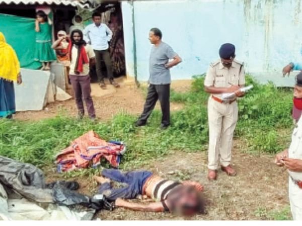 मां को बचाने सामने आई बड़ी बेटी पर किया हमला तो छोटी बेटी ने छीन ली कुल्हाड़ी, फिर दोनों ने मिलकर शराबी पिता को मार डाला