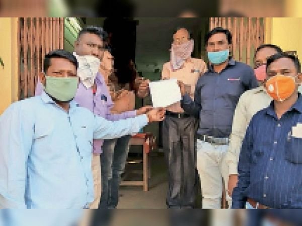नो ज्वाइनिंग, नो वर्किंग, नो लीव फिर भी घर बैठे पा रहे पगार