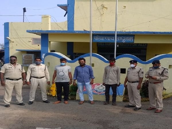 पांच में से 3 गिरफ्तार किए गए, बाकी फरार आरोपियों की तलाश जारी, कार में खींचकर किया गया था अपहरण