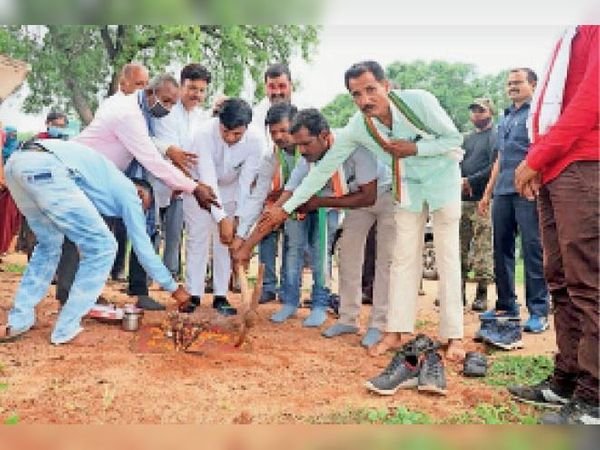 भूमिपूजन के बाद भवन के लिए 6.50 लाख की घोषणा