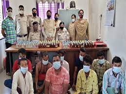 दुर्ग के 6 गांव और हाईवे के होटलों में छापा, अवैध शराब के साथ 9 गिरफ्तार, 2 दिन में 250 लीटर से ज्यादा शराब हो चुकी बरामद