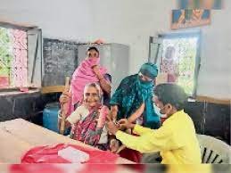 6 माह में 54% वैक्सीनेशन जिले में 7 लाख लोगों ने लगवाई डोज; टीकाकरण में महिलाएं आगे