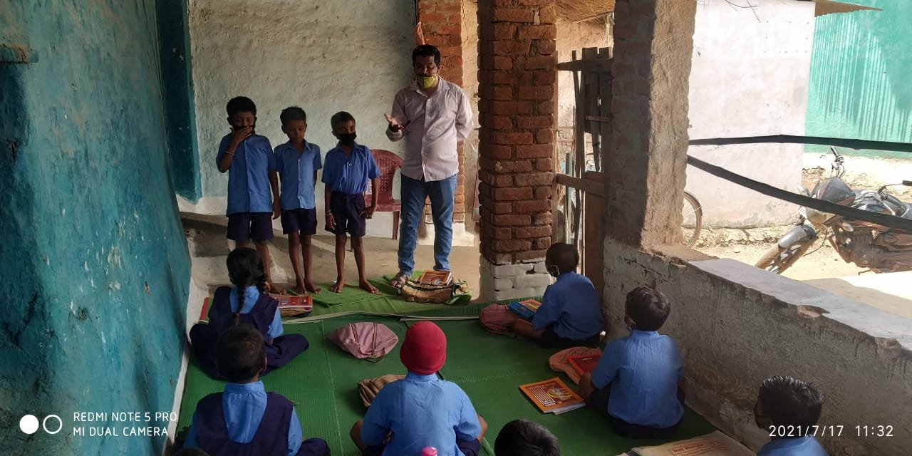 खैरागढ़ विकासखंड के ग्राम रीवागहन में निरंतर मोहल्ला क्लास का संचालन