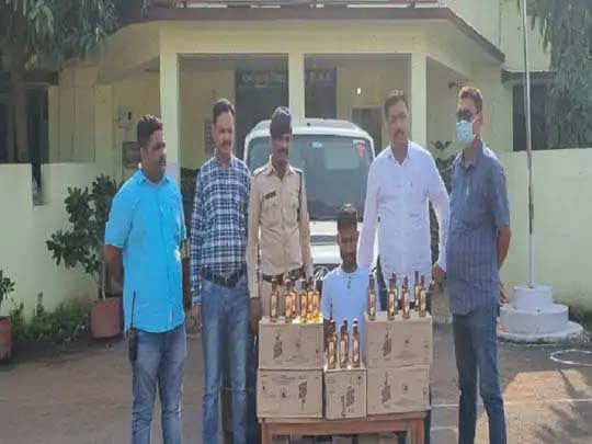र्पियो से 11 लाख की शराब जब्त, MP से कोंडागांव पहुंचाई जा रही थी; दुर्ग पुलिस की कार्रवाई में एक गिरफ्तार