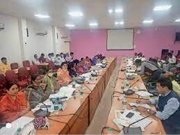 चार माह में ही उखड़ गई सड़क, ईई के जवाब देने के अंदाज पर भड़के जिला पंचायत सदस्य