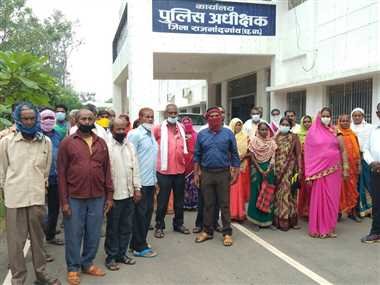 पूछताछ के नाम पर मारपीट करने का आरोप