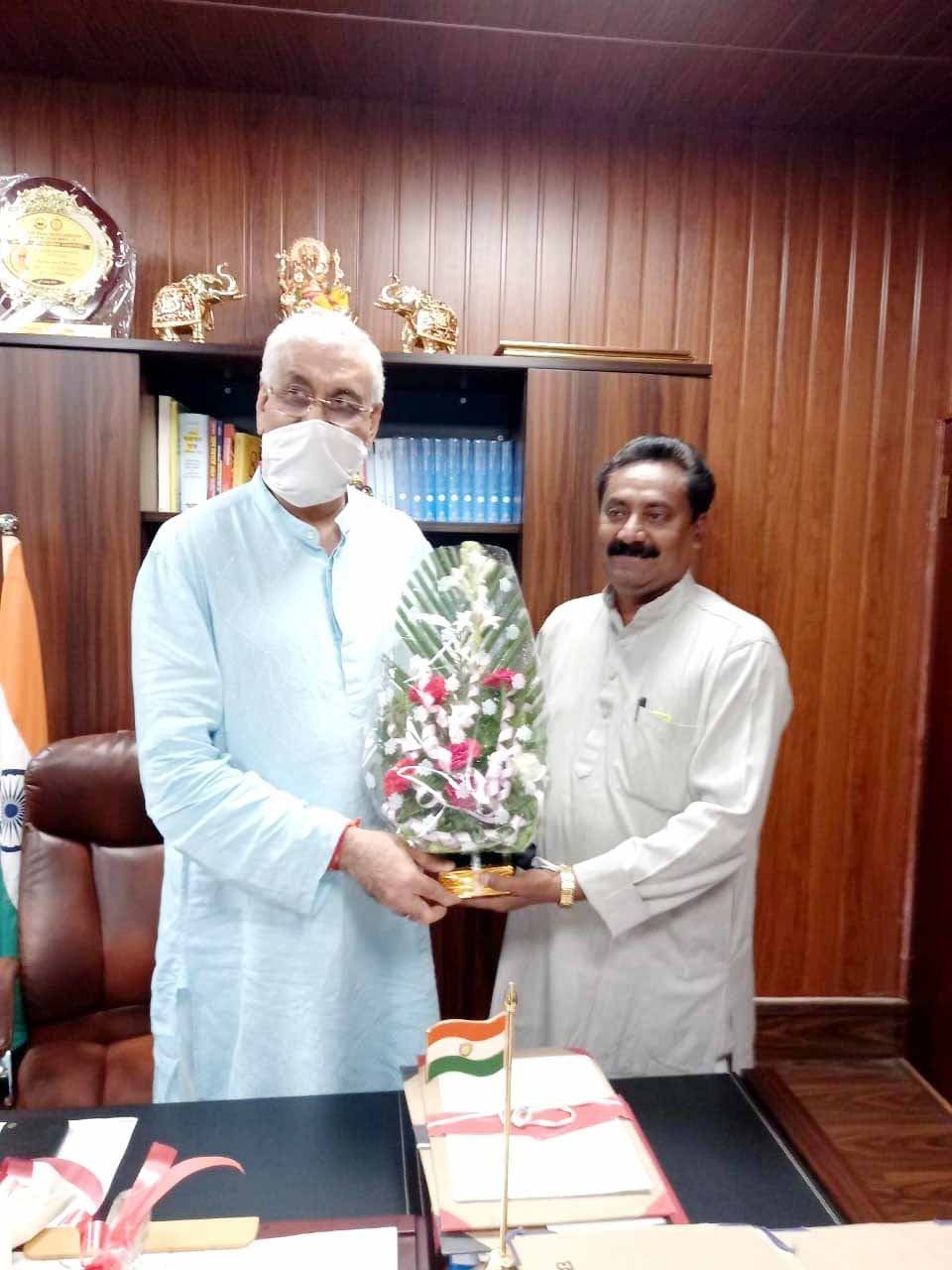 टी.एस. सिंहदेव जी से अशोक फडणवीस की सौजन्य  भेंट व चर्चा