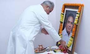 मुख्यमंत्री ने शहीद श्री महेंद्र कर्मा की जयंती पर उनके चित्र पर माल्यार्पण कर दी श्रद्धांजलि