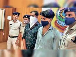 बर्थ डे पार्टी में फायरिंग की खबर, पिता-पुत्र गिरफ्तार