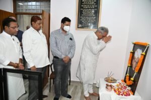 मुख्यमंत्री ने अभियंता दिवस पर भारत रत्न सर मोक्षगुंडम विश्वेश्वरैया के चित्र पर माल्यार्पण कर उन्हें श्रद्धांजलि दी