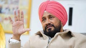 पंजाब के नए सीएम चरणजीत चन्‍नी ने ली शपथ, साेनी व रंधावा ने भी ली डिप्‍टी सीएम की शपथ