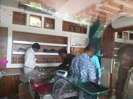 थाने से 100 मीटर दूर दुकान के बिजली मीटर से लिया कनेक्शन, कटर से दीवार काटी; 50 लाख रुपए के 900 ग्राम सोने और 8 किलो चांदी के गहने ले गए