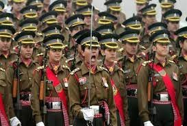 सुप्रीम कोर्ट ने केंद्र को लगाई फटकार, कहा नवंबर में होने वाली परीक्षा में महिलाओं को किया जाए शामिल