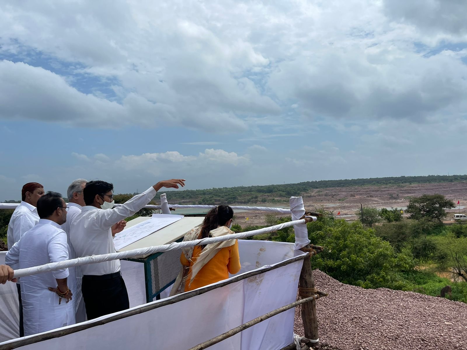 खाली पड़ी खदान पर मानव निर्मित जंगल बनाने का कार्य प्रशंसनीय