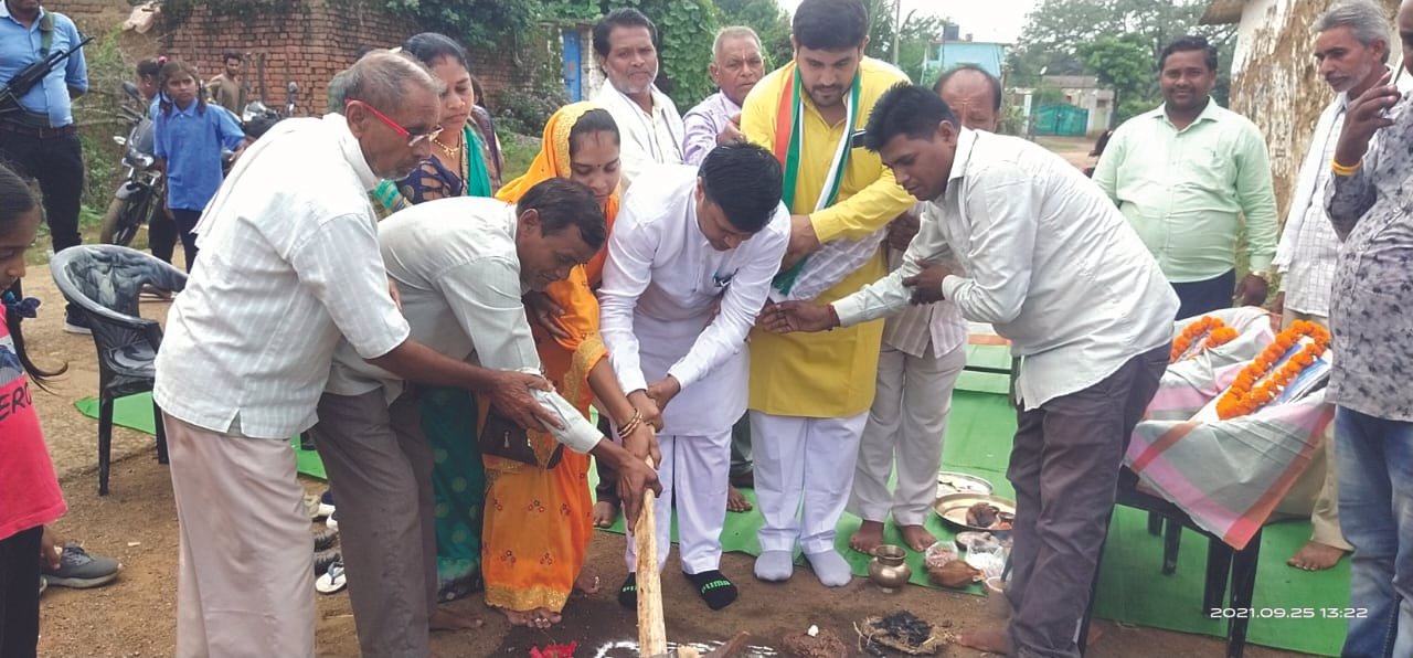 राजनांदगांव : पदुमतरा में सुगम सड़क का डोंगरगढ़ विधायक बघेल ने किया भूमिपूजन