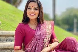कभी 120 रुपये के लिए होटल में काम करती थीं मोनालिसा, आज हैं करोड़ों की मालकिन