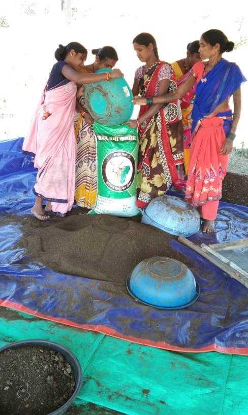 महिलाओं के स्वावलंबन का जरिया बनी गोधन न्याय योजना : जैविक खाद एवं अन्य उत्पादों से महिला समूहों को हो रहा लाभ